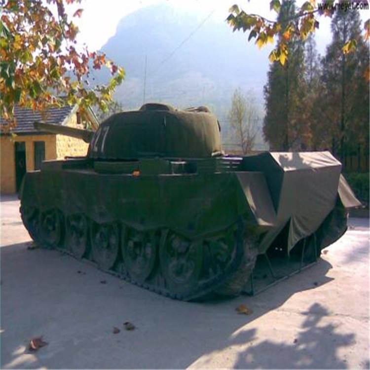 鹰手营子矿大型充气坦克